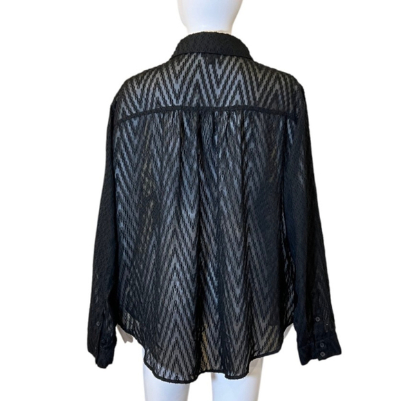 Torrid sheer zigzag button‎ up - Picture 3 of 6